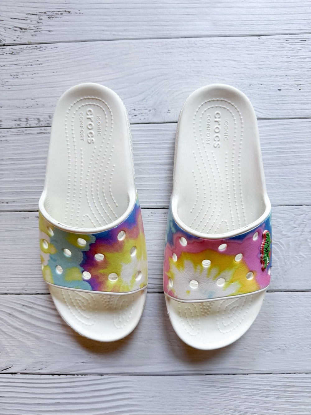 Crocs Classic Tie Dye Graphic Slide Sandals White Multi Women's 9 / Men's 7